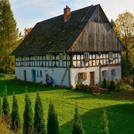 Fachwerkhaus Mit Garten Und Pool Inmitten Einer Wunderbaren Naturlandschaft Wlen